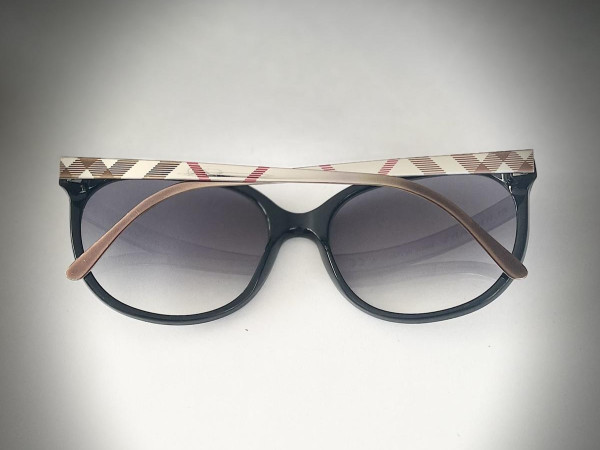 BURBERRY - B4146