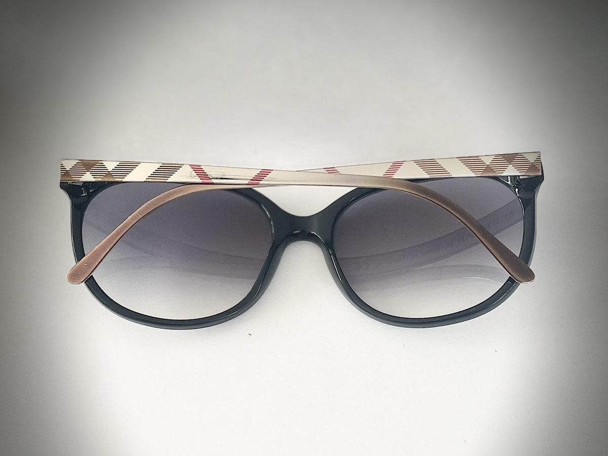 BURBERRY - B4146