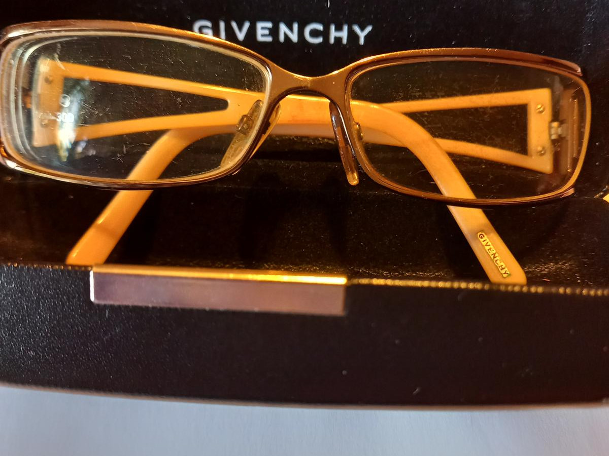givenchy - VGV243S