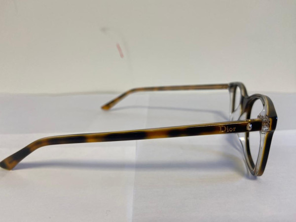 Dior - montaigne num 18