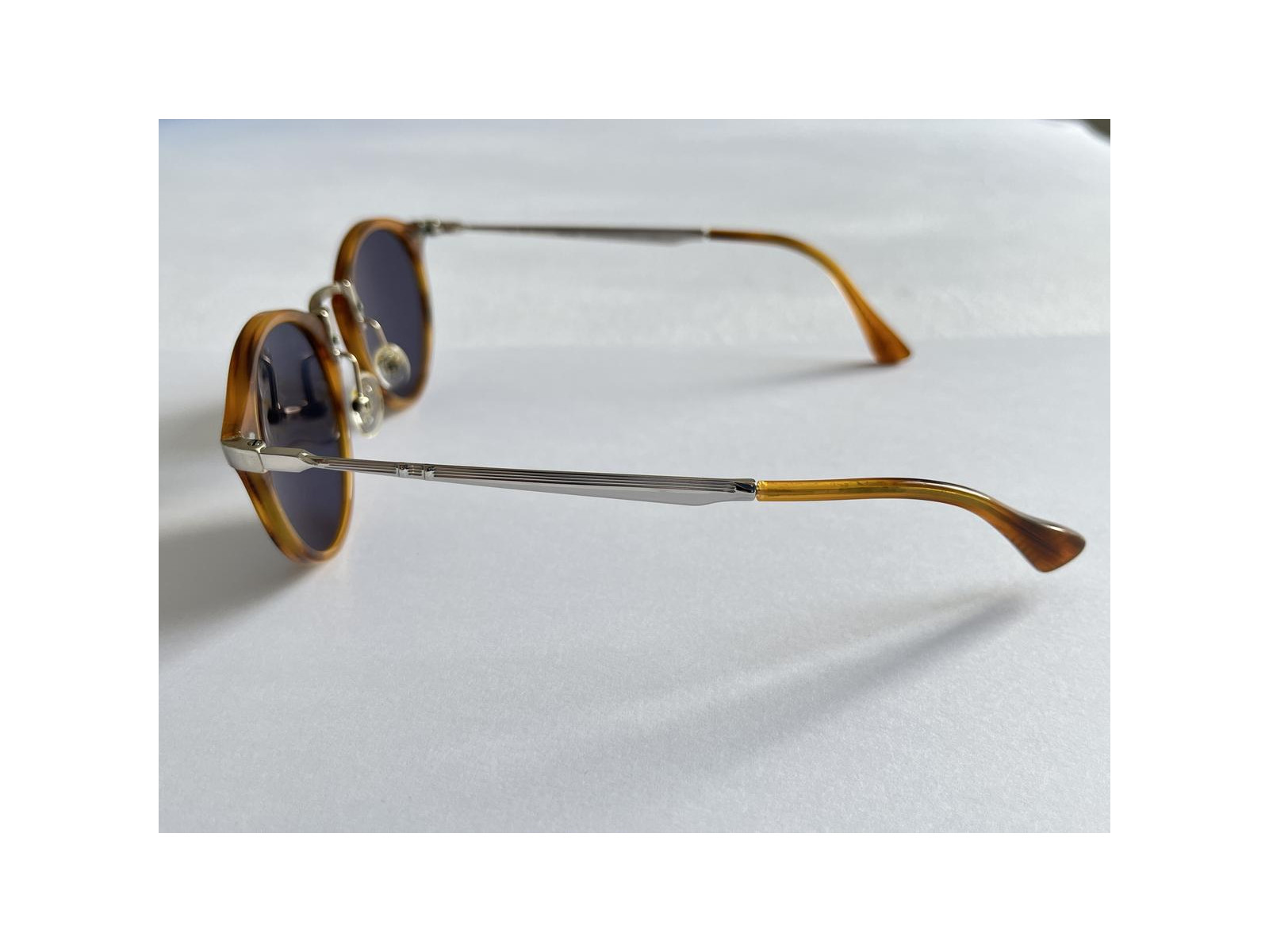 小物 PERSOL Calligrapher Edition Persol PO3166S – Calligrapher Sunglasses in Striped Brown