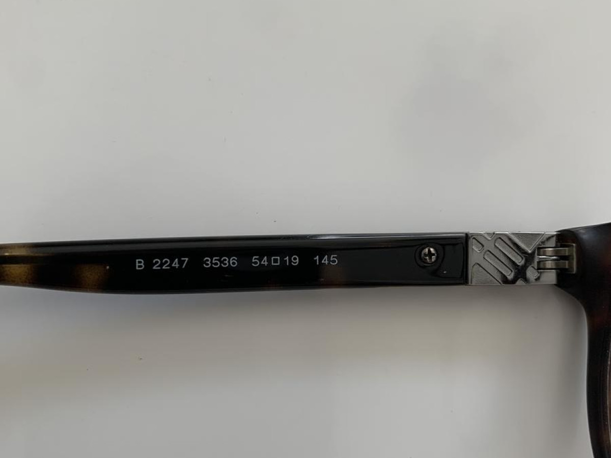 Burberry - B2247
