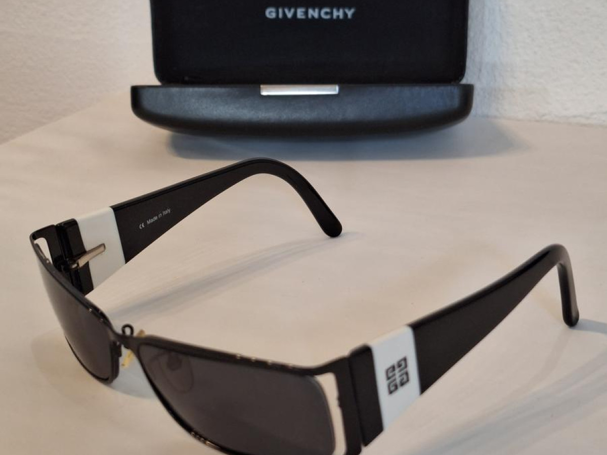 Givenchy - SGV215