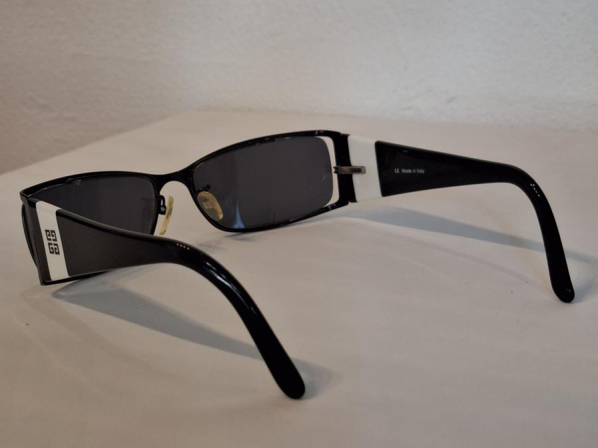 Givenchy - SGV215
