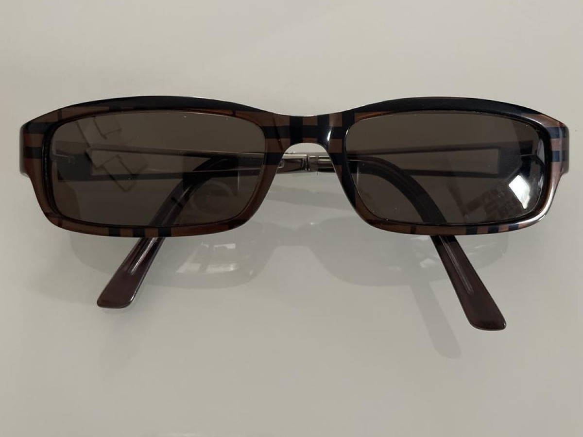 BURBERRY
ブラックレーベルPコート Burberry Sunglasses Arden B4391 4064/80 Clear Blue Gold Logo