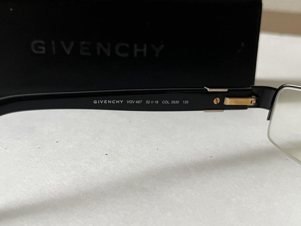GIVENCHY