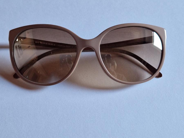 BURBERRY - B4146