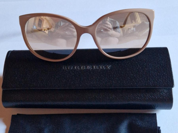 BURBERRY - B4146