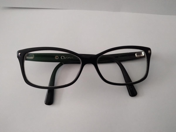 Second-hand Dior glasses: unique style at affordable price