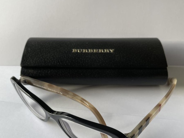 Burberry B2228