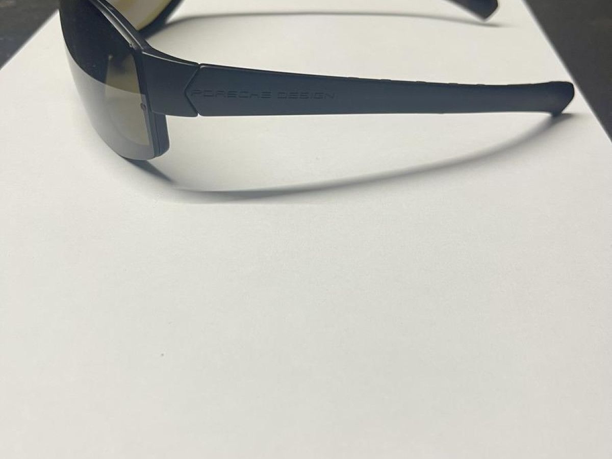 PORSCHE DESIGN P8527