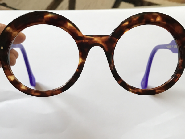 La Brique et la Violette -...