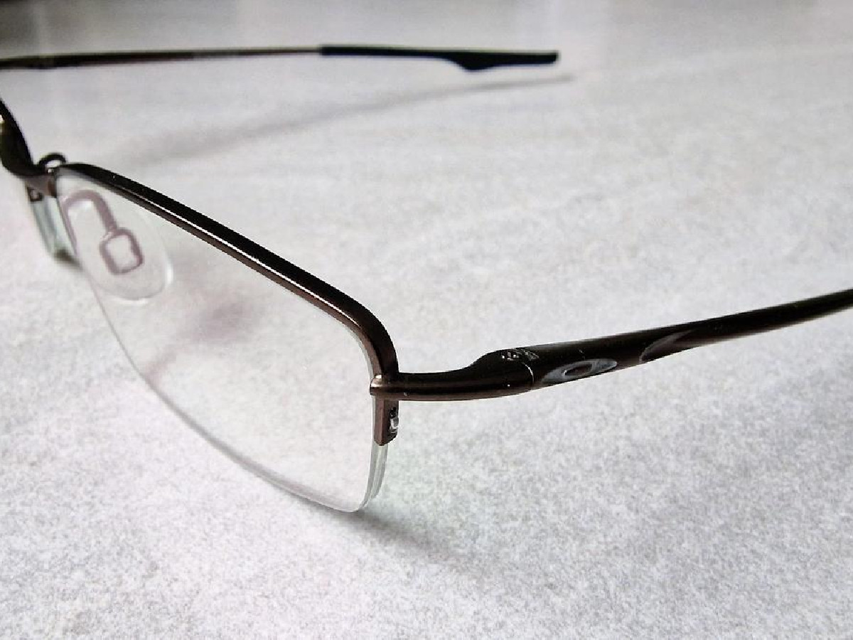 OAKLEY