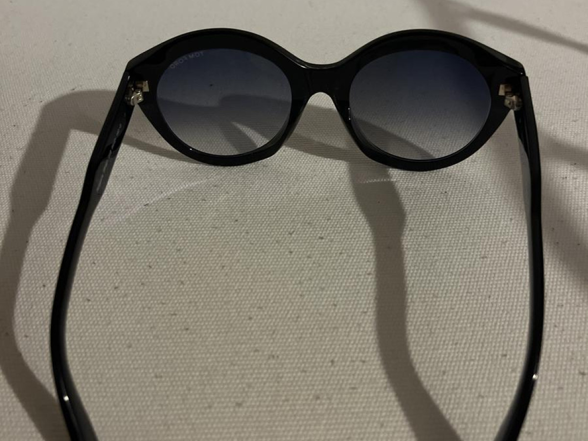 Tom Ford,- Roseanna
