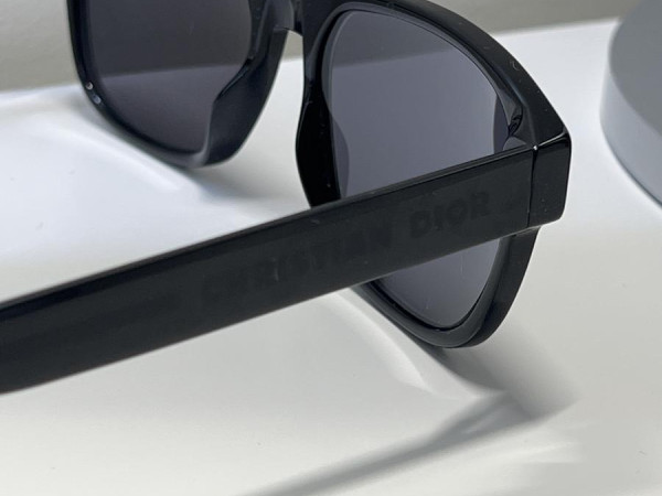 DIOR - DIORFLAG2