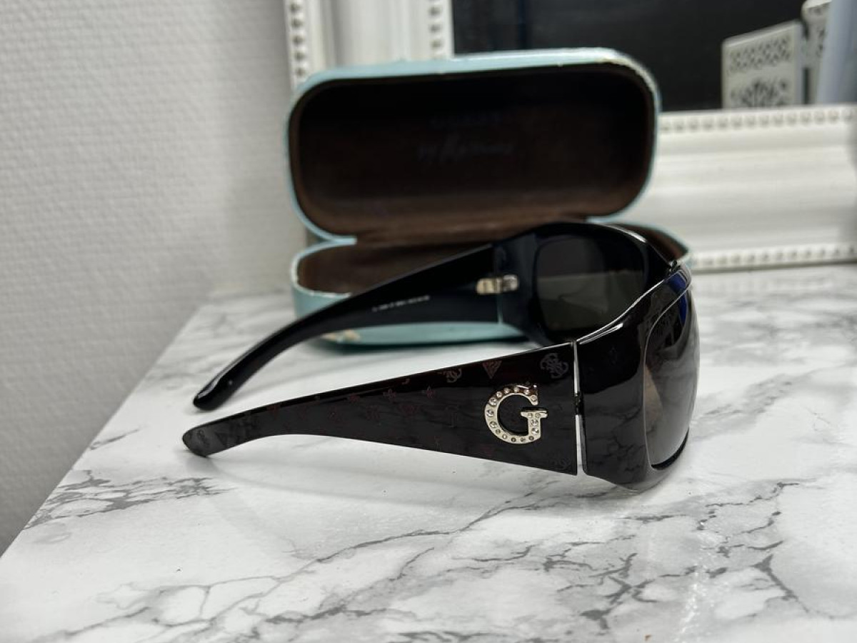 Guess Gu6484