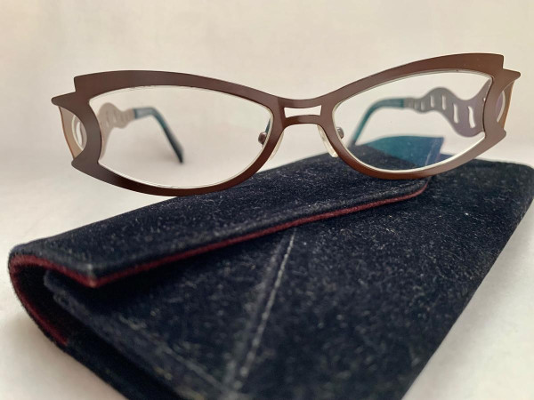 GLANCE OF LENS - French design