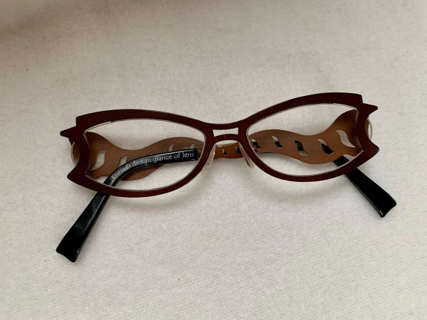 GLANCE OF LENS - French design