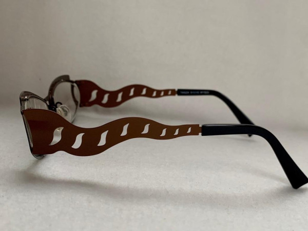 GLANCE OF LENS - French design