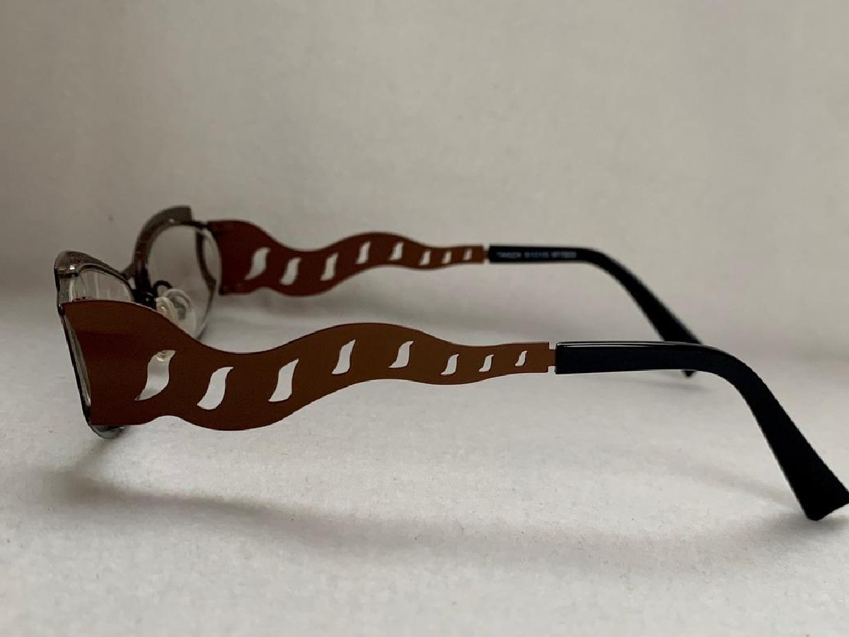 GLANCE OF LENS - French design