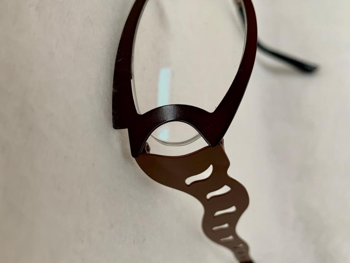 GLANCE OF LENS - French design