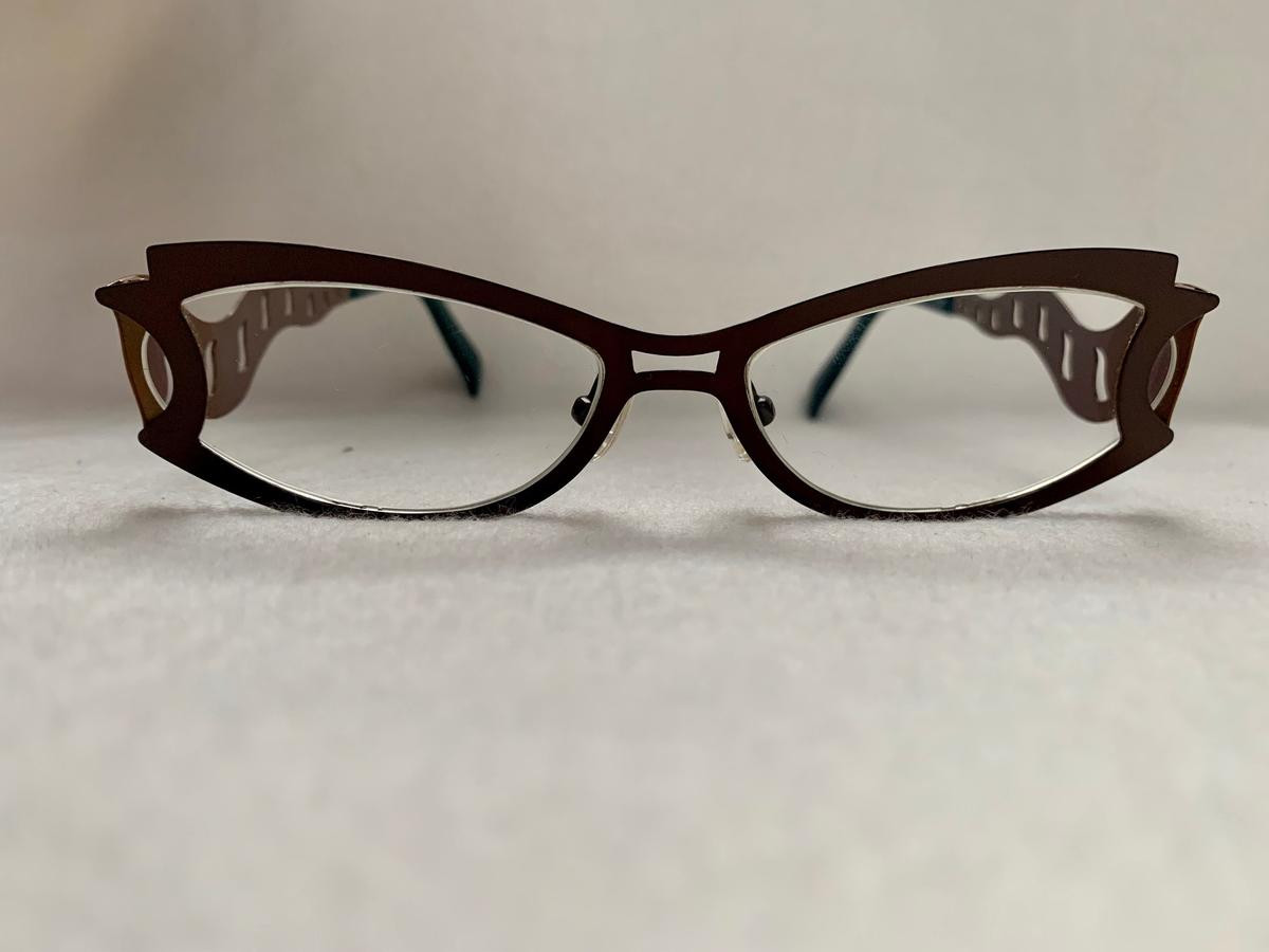 GLANCE OF LENS - French design