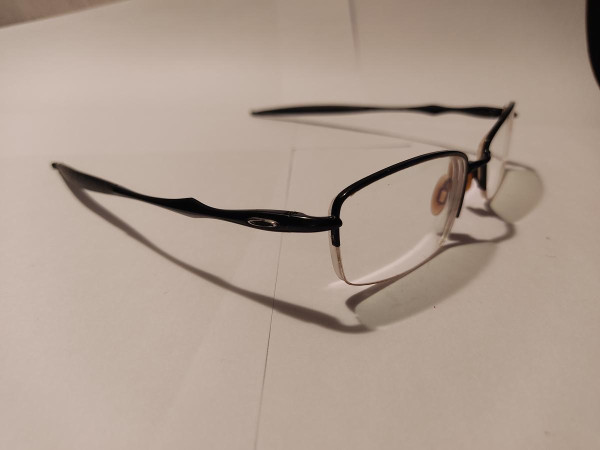 Oakley polish black