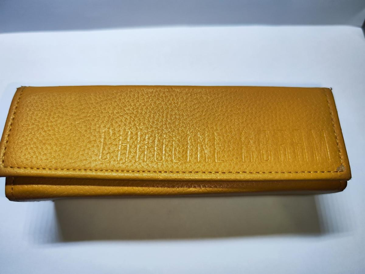 Caroline Abram - FLORE 131