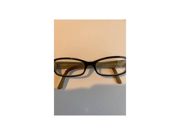 Cheap second-hand Prada glasses: avant-garde style at low