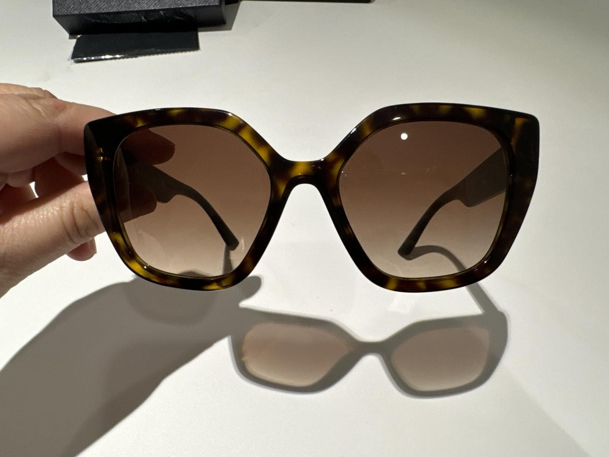 注目の新作♪【PRADA】ストレッチ スリップスカード PRADA JAPAN (@prada_japan) / X