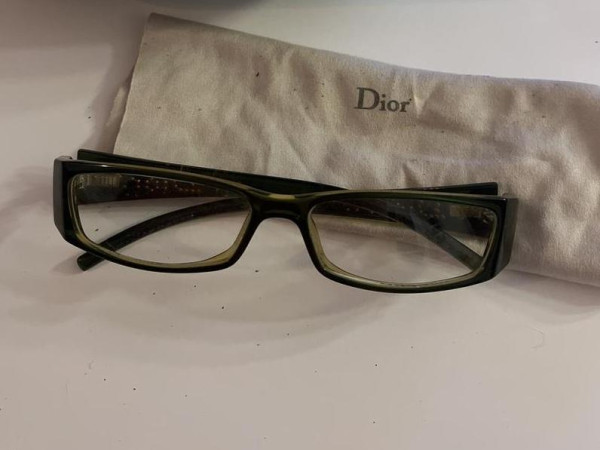 Second-hand Dior glasses: unique style at affordable price 