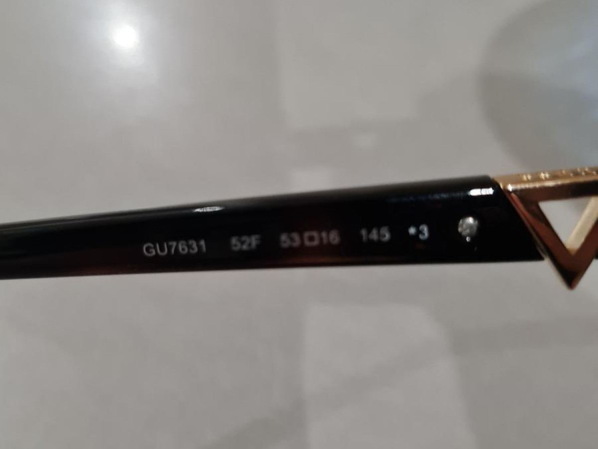 Guess - GU7631
