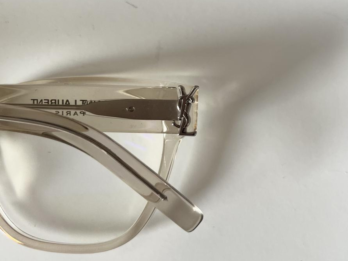 Yves Saint Laurent - SL M33