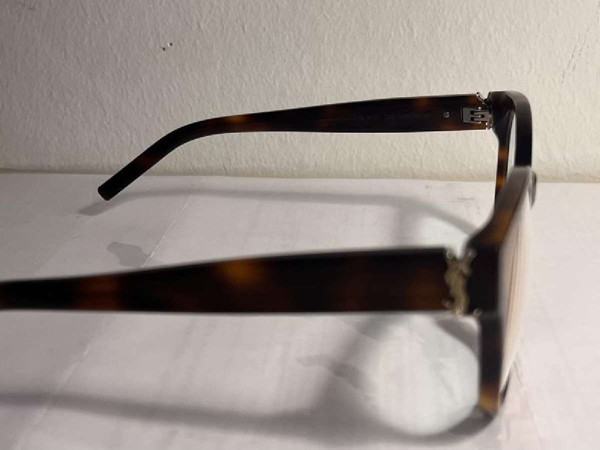 Yves Saint Laurent - SLM32