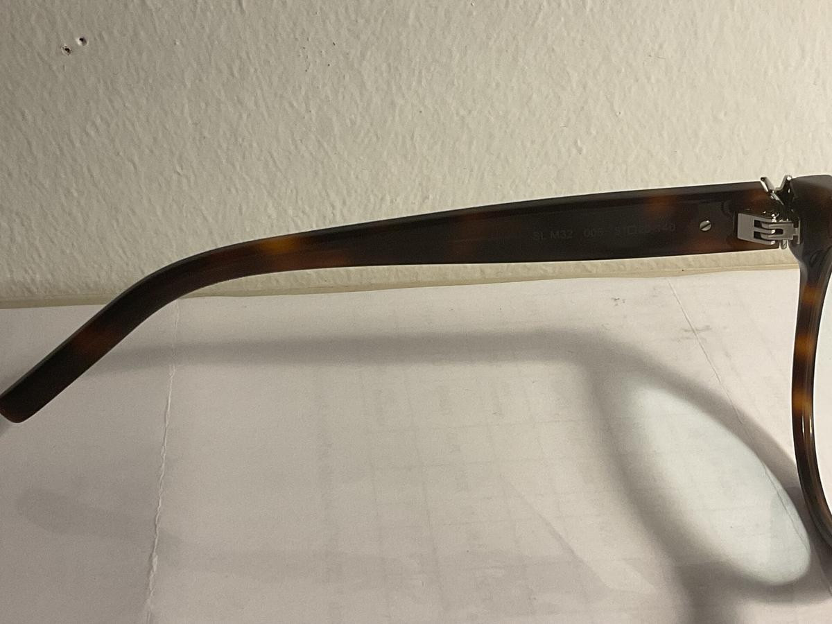 Yves Saint Laurent - SLM32