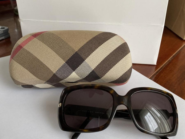 Burberry - b4020-b