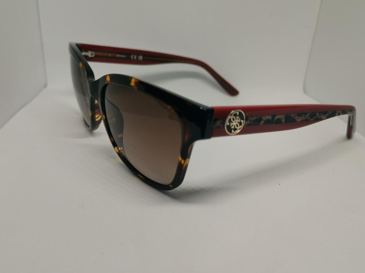GUESS-GU7823