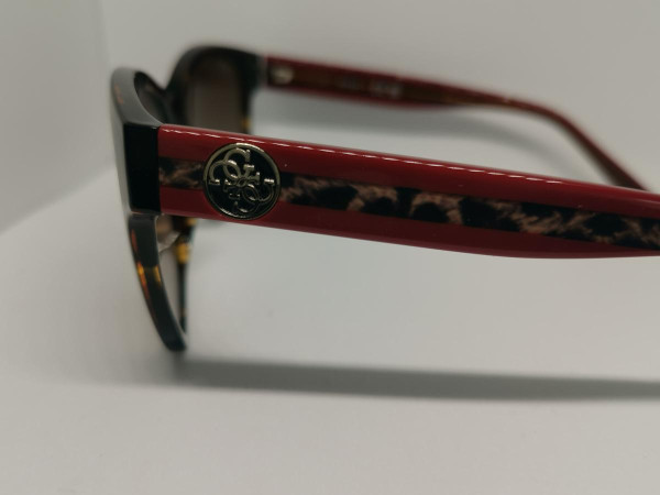 GUESS-GU7823