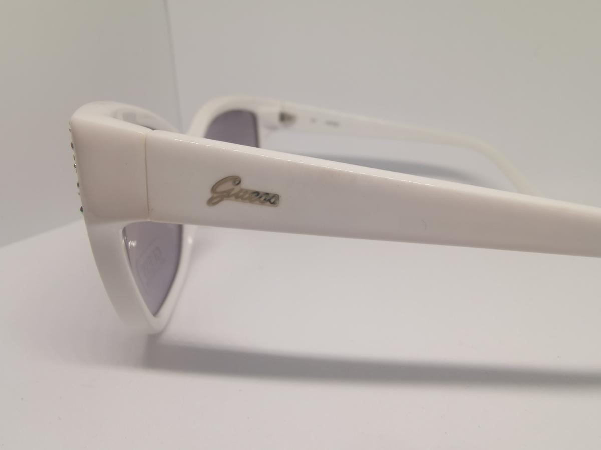 GUESS-GU7140