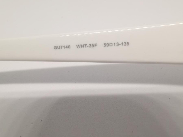 GUESS-GU7140