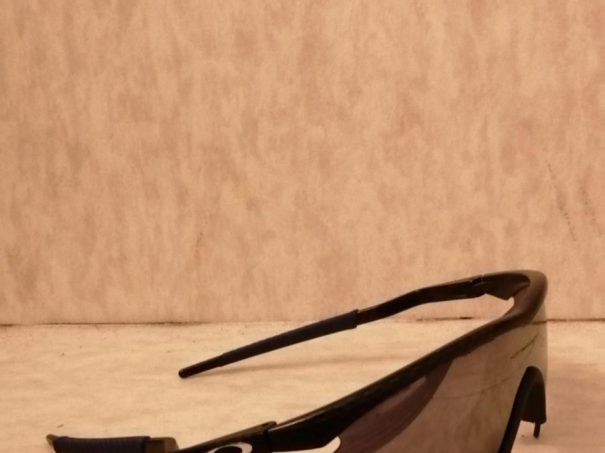 OAKLEY