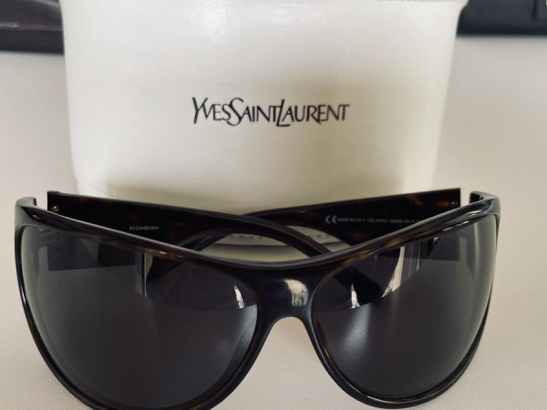 Yves Saint Laurent - YSL...