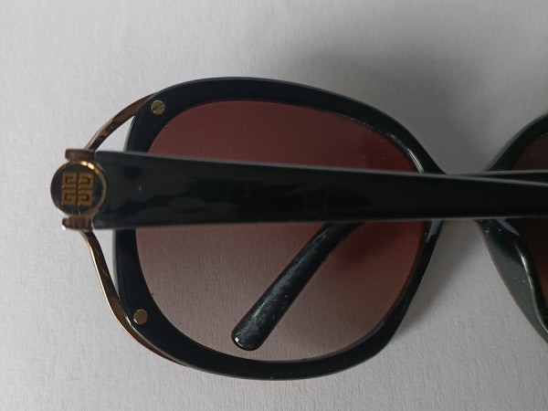 Givenchy-SGV762