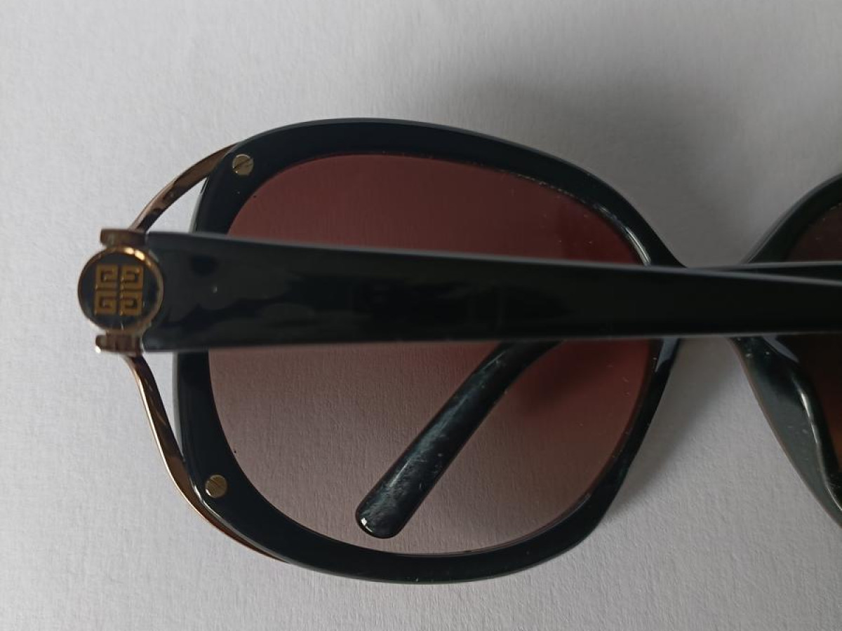 Givenchy-SGV762