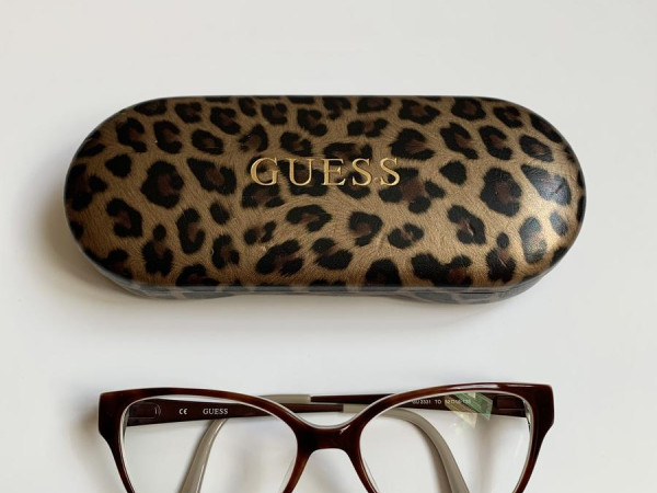 GUESS-GU2331
