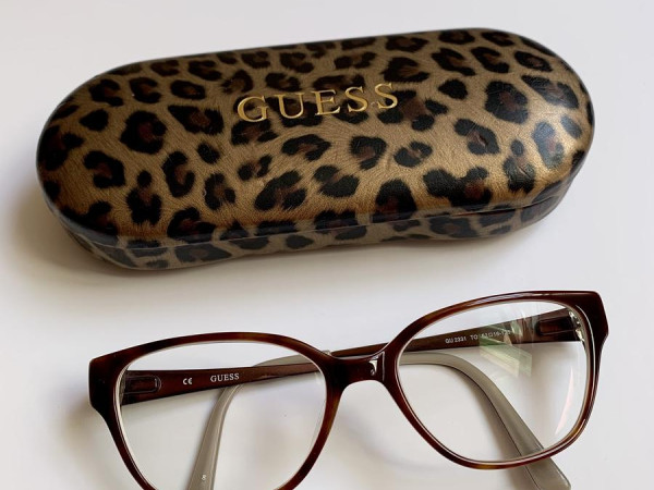 GUESS-GU2331