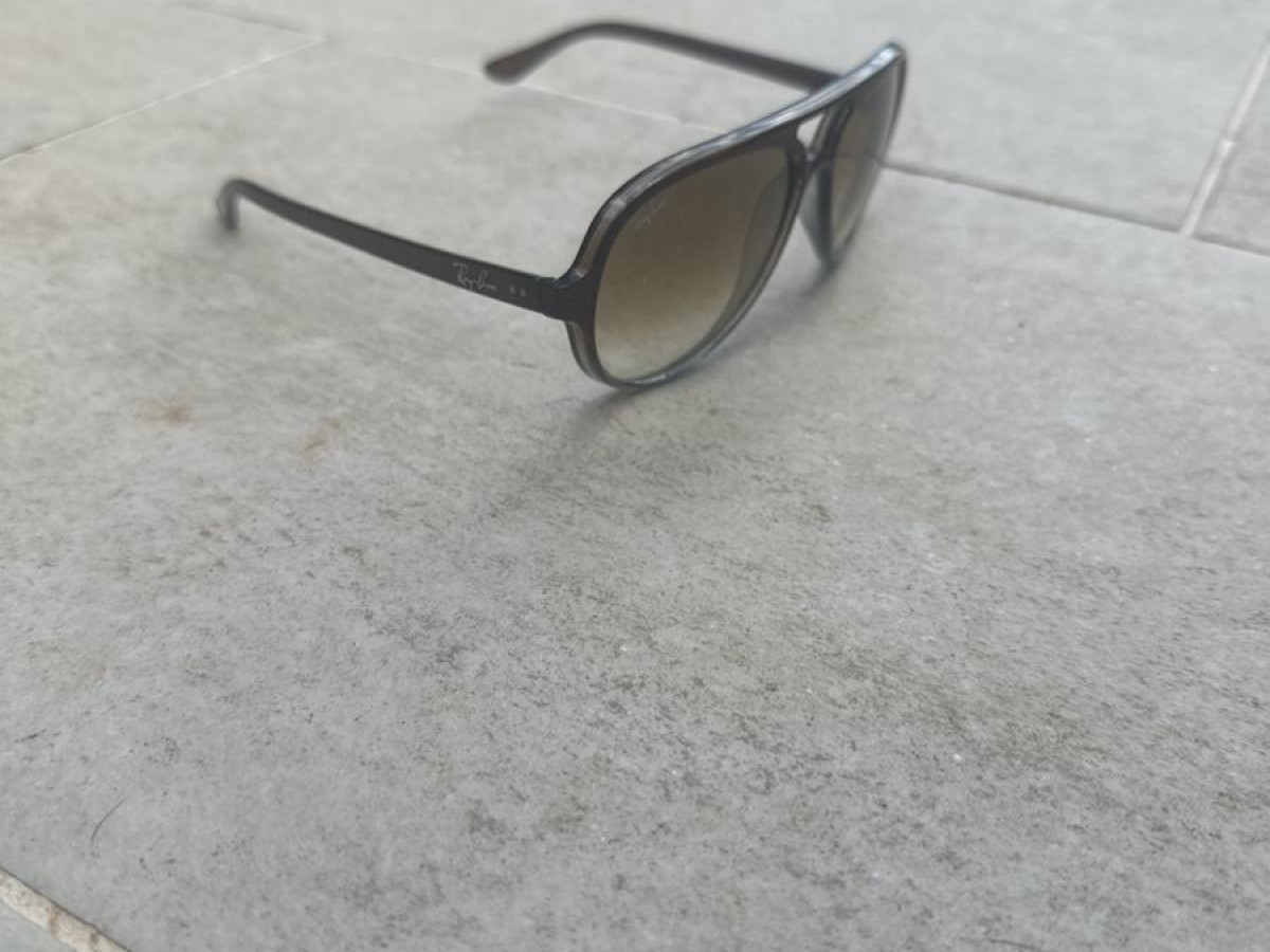 Ray-Ban - Rb4125