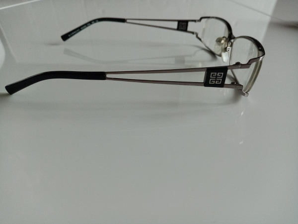 GIVENCHY - VGV 240 COL 568