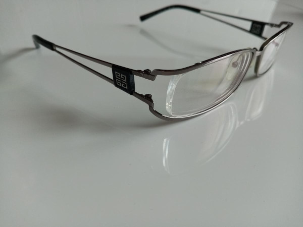 GIVENCHY - VGV 240 COL 568