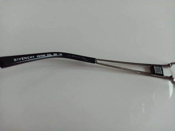 GIVENCHY - VGV 240 COL 568